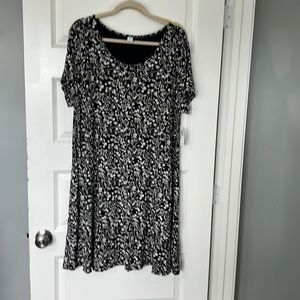 Old Navy black and white floral short sleeve knit dress size xl